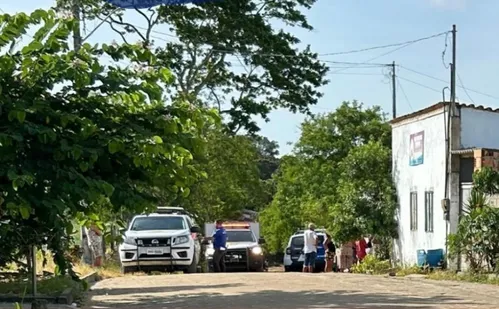 
          Imagem ilustrativa da imagem Falsos policiais invadem casas e matam dois jovens a tiros em Pedro Canário
          