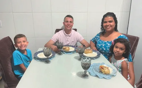 
          Imagem ilustrativa da imagem Famílias resgatam hábito de se reunir durante as refeições
          