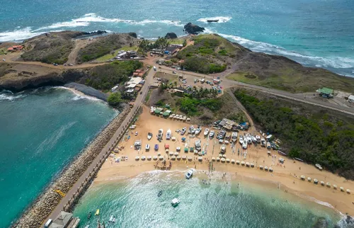 
          Imagem ilustrativa da imagem Fernando de Noronha caminha para ter energia 100% limpa até 2027
          