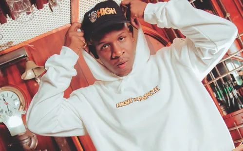 
          Imagem ilustrativa da imagem Feu Rosa: bairro da Serra vira galeria de arte a céu aberto
          