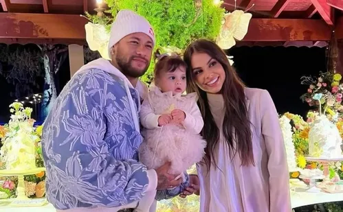 
          Imagem ilustrativa da imagem Filha de Neymar e Amanda Kimberlly passa por cirurgia após acidente
          