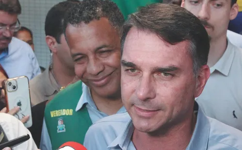 
          Imagem ilustrativa da imagem "Filho 01", Flávio Bolsonaro destaca diferenças do pai: "Sempre fui mais centrado"
          