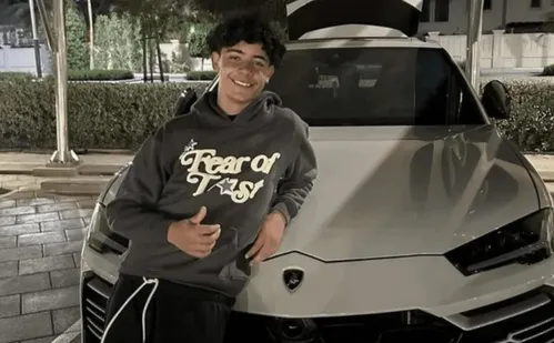 
          Imagem ilustrativa da imagem Filho de 15 anos de Cristiano Ronaldo ganha Lamborghini de R$ 1,65 milhão
          