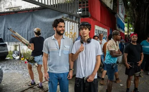 
          Imagem ilustrativa da imagem Filho de Wagner Moura rebate rumores de apoio a Donald Trump
          