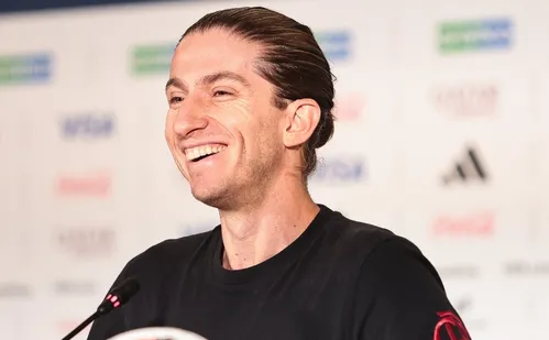 
          Imagem ilustrativa da imagem Filipe Luís aposta na identidade do Flamengo para enfrentar o favoritismo do PSG
          