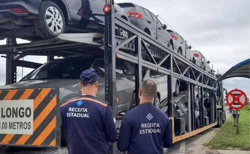 
          Imagem ilustrativa da imagem Fiscalização flagra transporte de cargas irregulares de R$ 1,1 milhão em Linhares
          