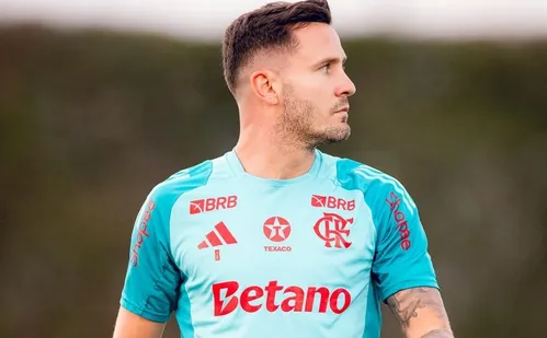 
          Imagem ilustrativa da imagem 'Flamengo é maior que o Real Madrid', diz Saúl ao citar títulos e torcida
          