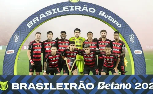 
          Imagem ilustrativa da imagem Flamengo faz último jogo no Maracanã antes de final com domínio total de público
          