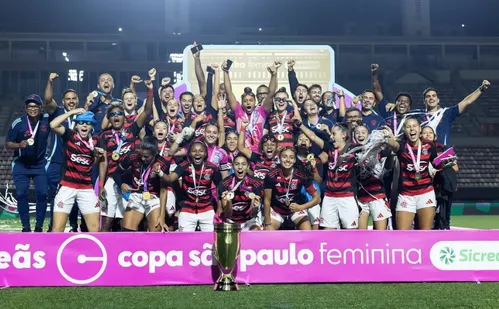 
          Imagem ilustrativa da imagem Flamengo goleia Grêmio e conquista Copinha Feminina
          