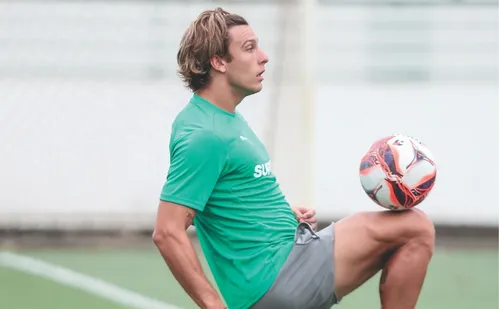 
          Imagem ilustrativa da imagem Fluminense fecha com Savarino e entra em campo animado
          