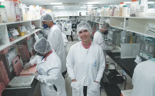 
          Imagem ilustrativa da imagem Fórmulas de bem-estar: procura por suplementos cresce nas farmácias
          