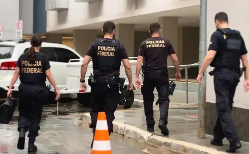 
          Imagem ilustrativa da imagem Fraudes no INSS: ex-ministro de Bolsonaro e deputados são alvos da PF
          