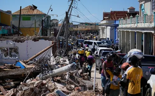 
          Imagem ilustrativa da imagem Furacão Melissa segue para Bermudas após rastro de destruição no Caribe
          