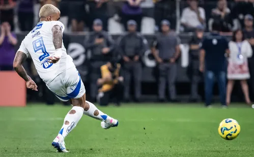 
          Imagem ilustrativa da imagem Gabigol fala sobre relação com Tite e nega saída do Cruzeiro
          