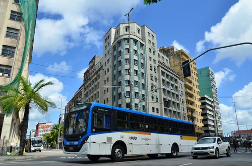 
          Imagem ilustrativa da imagem Galo adia montagem de camarote e ônibus operam normal nesta terça (20)
          