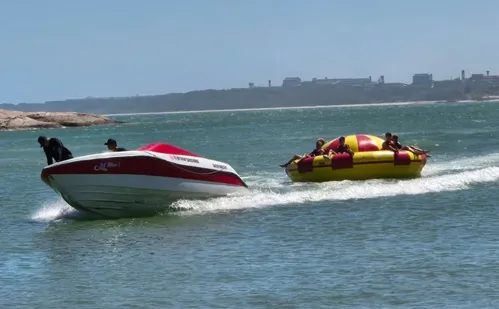 
          Imagem ilustrativa da imagem “Giro maluco”: conheça o disco inflável, nova atração nas praias do Espírito Santo
          