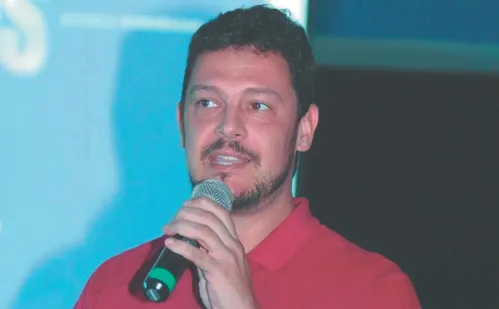 
          Imagem ilustrativa da imagem Governo federal quer acelerar o fim da escala de trabalho 6x1
          