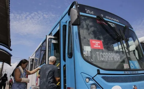
          Imagem ilustrativa da imagem Greve do Transcol: motoristas vão avaliar contraproposta nesta segunda-feira
          