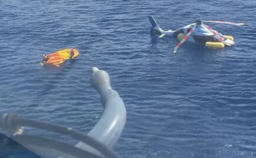 
          Imagem ilustrativa da imagem Helicóptero com trabalhadores de plataforma faz pouso forçado no mar em Cabo Frio
          