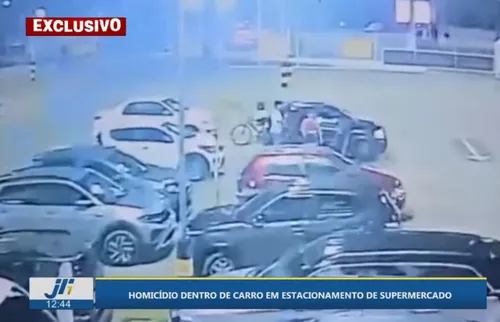 
          Imagem ilustrativa da imagem Homem é morto dentro de carro em estacionamento de supermercado no Bongi
          
