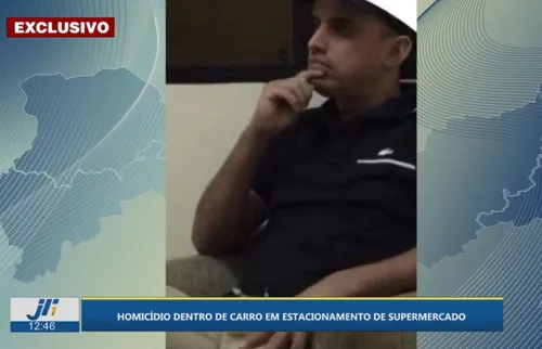 
          Imagem ilustrativa da imagem Homem é morto dentro de carro em estacionamento de supermercado no Bongi
          