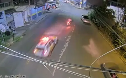 
          Imagem ilustrativa da imagem Homem ignora pedido de parada, foge de policiais e é morto após ameaça-los
          