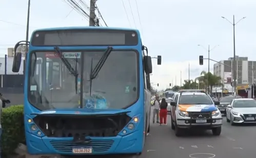 
          Imagem ilustrativa da imagem Idoso morre atropelado por ônibus do Transcol na Carlos Lindemberg, em Vila Velha
          