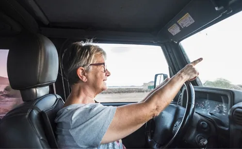 
          Imagem ilustrativa da imagem Idosos ao volante: existe idade certa para parar de dirigir?
          