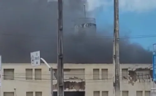 
          Imagem ilustrativa da imagem Incêndio atinge estação elétrica de hospital e bebês são transferidos às pressas
          