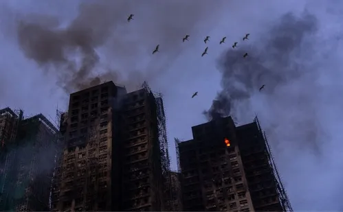 
          Imagem ilustrativa da imagem Incêndio em Hong Kong é o mais mortal em décadas; ao menos 60 pessoas morreram
          