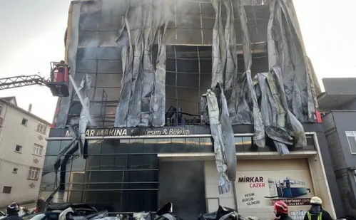 
          Imagem ilustrativa da imagem Incêndio em depósito de perfumes no noroeste da Turquia deixa seis mortos
          