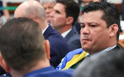 
          Imagem ilustrativa da imagem Inelegível por 8 anos, Gilvan da Federal é condenado por crime de transfobia
          