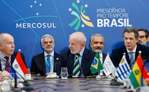 
          Imagem ilustrativa da imagem Intervenção armada na Venezuela seria catástrofe humanitária, diz Lula após ameaças
          