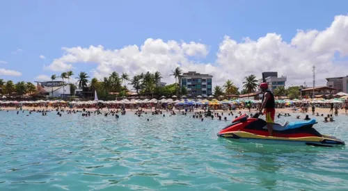 
          Imagem ilustrativa da imagem Ipojuca proíbe consumação mínima na orla após agressão a turistas em Porto
          