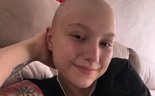 
          Imagem ilustrativa da imagem Isabel Veloso acorda e é extubada após semanas sedada na UTI: 'Está consciente'
          