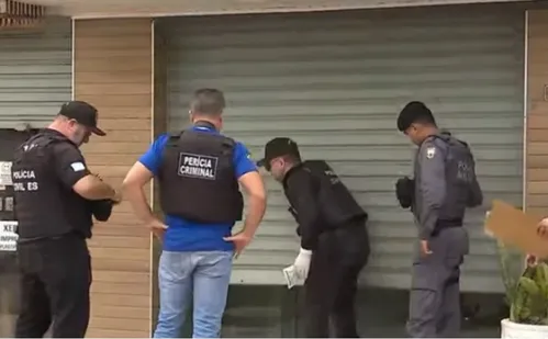 
          Imagem ilustrativa da imagem Jovem é morto enquanto cortava o cabelo em barbearia de Cariacica
          