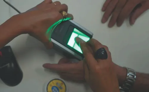 
          Imagem ilustrativa da imagem Justiça Eleitoral: convocação cidadãos do ES para coleta de impressões digitais
          