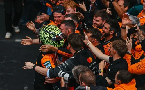 
          Imagem ilustrativa da imagem Lando Norris domina todo o fim de semana e vence em Interlagos
          