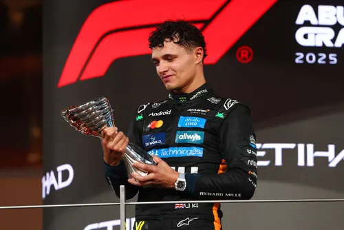 
          Imagem ilustrativa da imagem Lando Norris é o 35º piloto a ser campeão da Fórmula 1; veja todos
          
