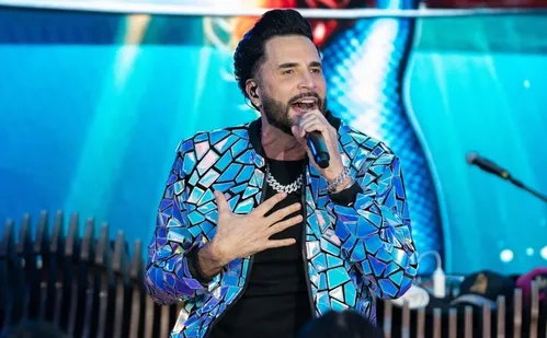 
          Imagem ilustrativa da imagem Latino faz a festa na praia de Camburi
          