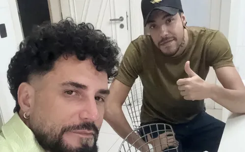 
          Imagem ilustrativa da imagem Latino faz as pazes com filho um ano após o expulsá-lo de casa
          