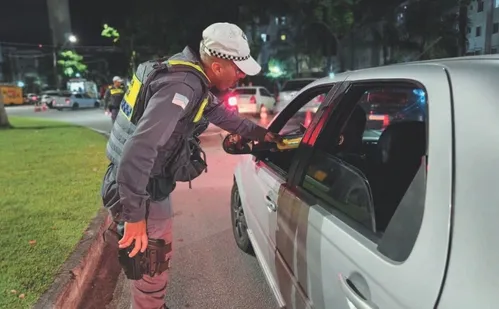 
          Imagem ilustrativa da imagem Motorista preso em blitz já foi flagrado quatro vezes em fiscalização
          