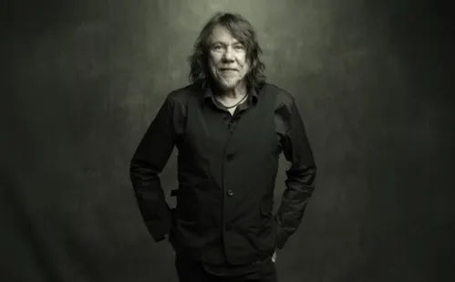 
          Imagem ilustrativa da imagem Lenine e Herança Negra hoje na praia de Camburi
          