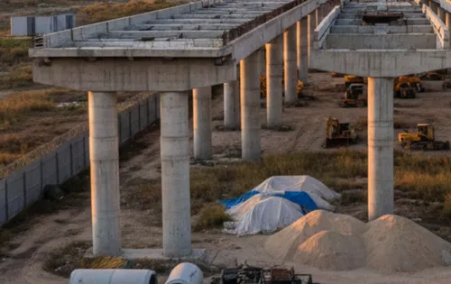 
          Imagem ilustrativa da imagem Levantamento do TCE-PE mostra crescimento de obras paradas em PE
          