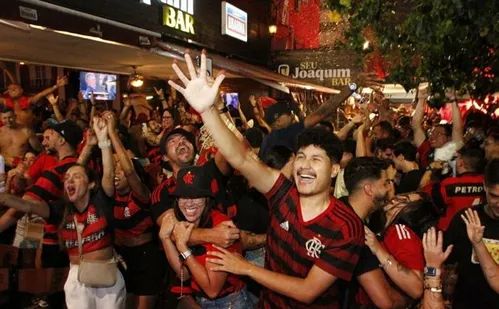 
          Imagem ilustrativa da imagem Libertadores: Título em Lima e muita festa em Vitória
          