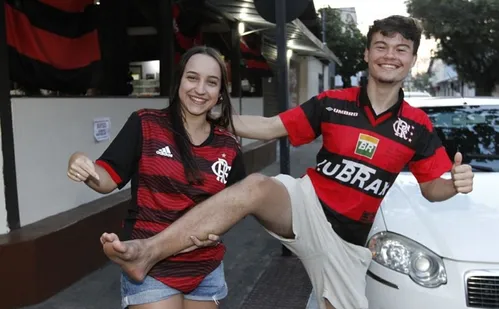 
          Imagem ilustrativa da imagem Libertadores: Título em Lima e muita festa em Vitória
          
