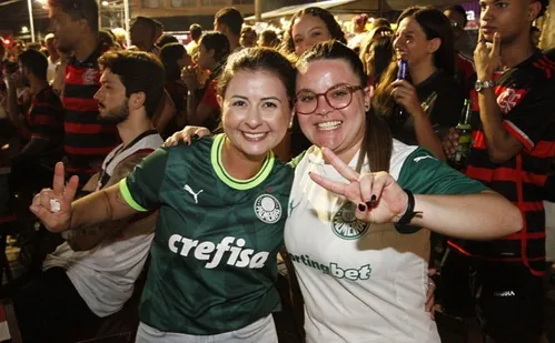 
          Imagem ilustrativa da imagem Libertadores: Título em Lima e muita festa em Vitória
          