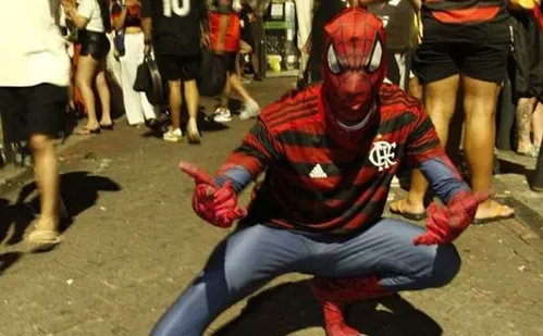 
          Imagem ilustrativa da imagem Libertadores: Título em Lima e muita festa em Vitória
          