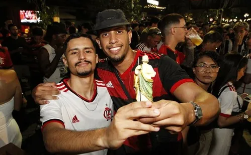 
          Imagem ilustrativa da imagem Libertadores: Título em Lima e muita festa em Vitória
          