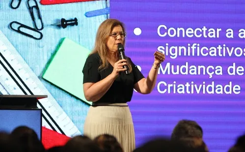 
          Imagem ilustrativa da imagem Lilian Bacich: “Há maneiras de desenvolver habilidades dos estudantes”
          